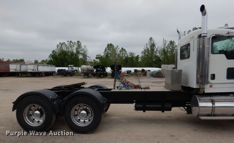 image for item DL8843 2005 Kenworth W900  semi truck