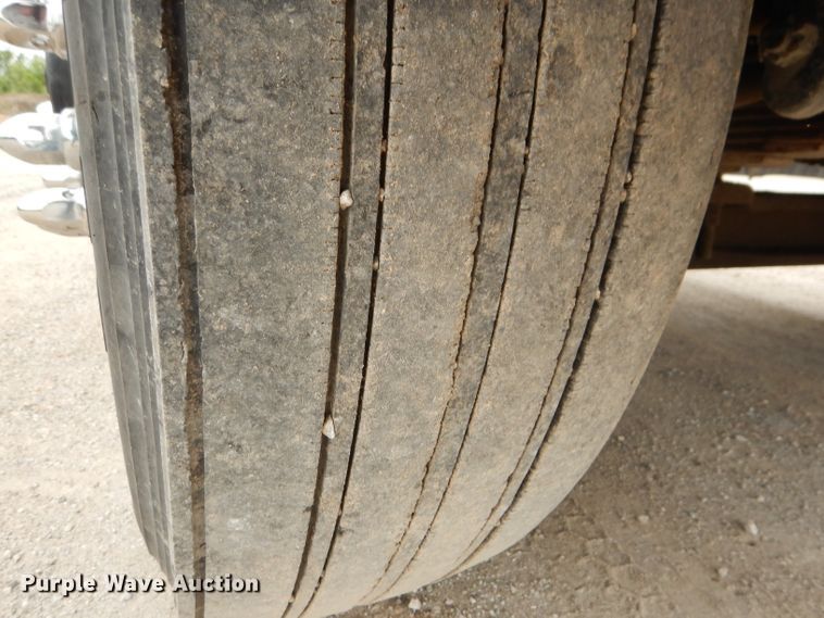 image for item DL8843 2005 Kenworth W900  semi truck