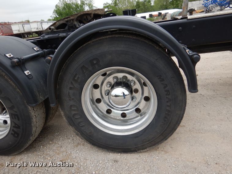 image for item DL8843 2005 Kenworth W900  semi truck