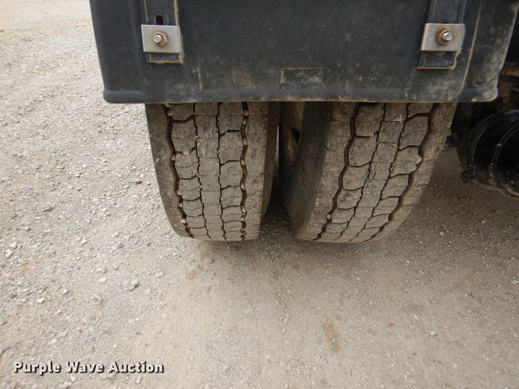 image for item DL8843 2005 Kenworth W900  semi truck