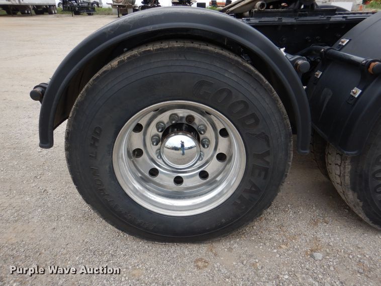 image for item DL8843 2005 Kenworth W900  semi truck