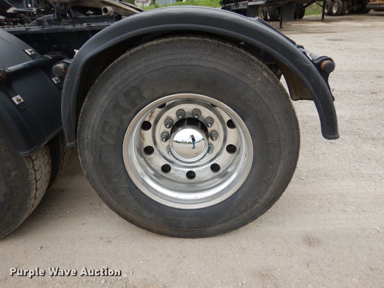 image for item DL8843 2005 Kenworth W900  semi truck