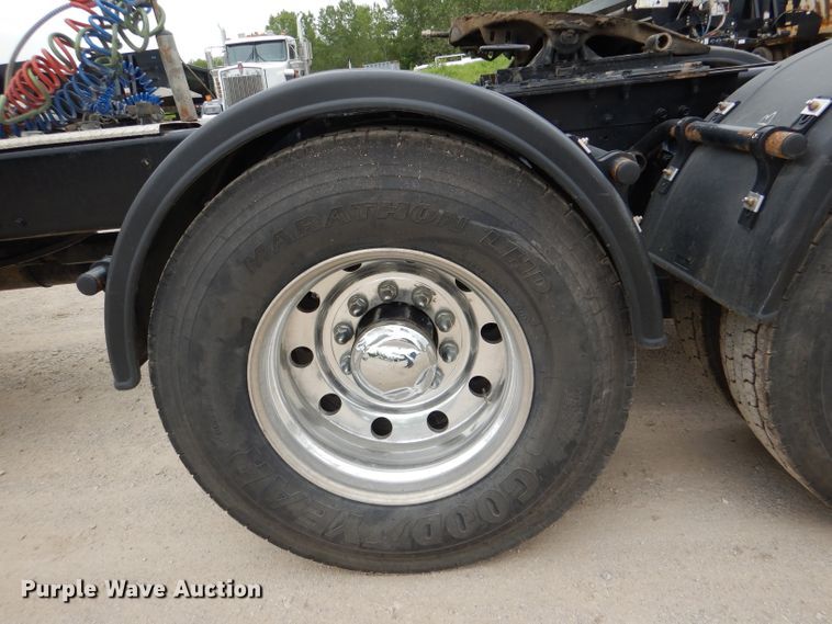 image for item DL8843 2005 Kenworth W900  semi truck