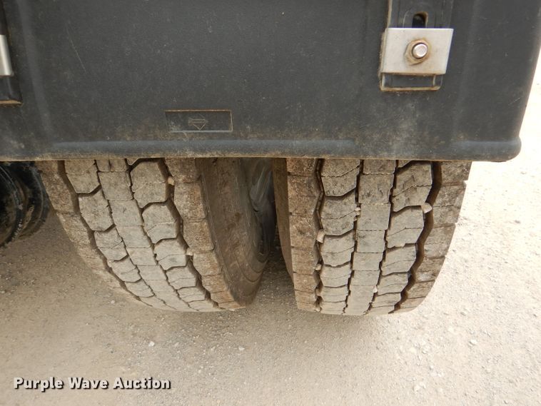 image for item DL8843 2005 Kenworth W900  semi truck