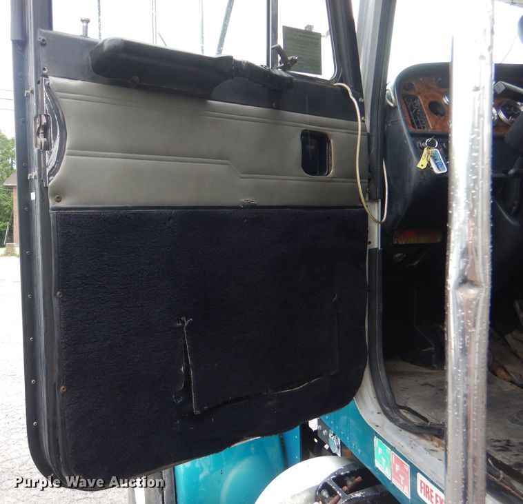 image for item DL8880 2001 Peterbilt 379  dump truck