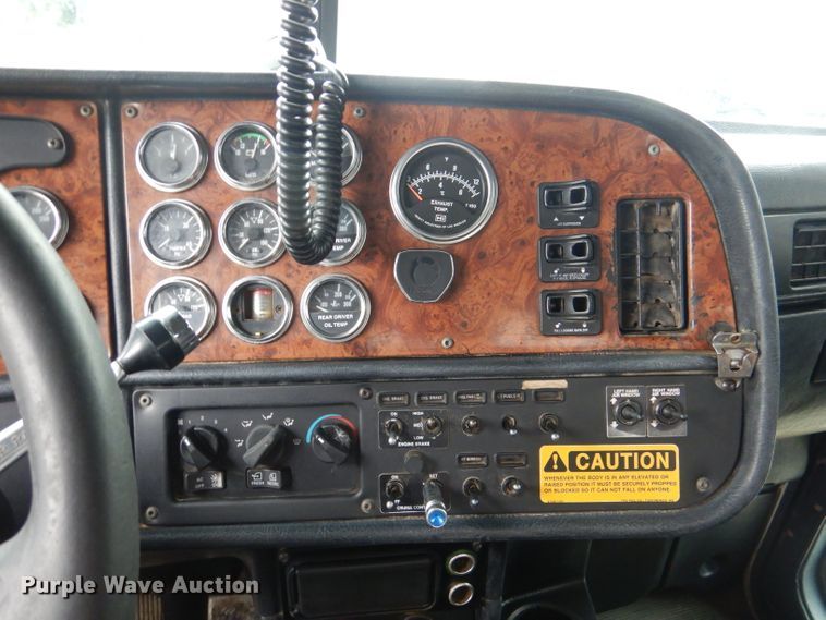 image for item DL8880 2001 Peterbilt 379  dump truck