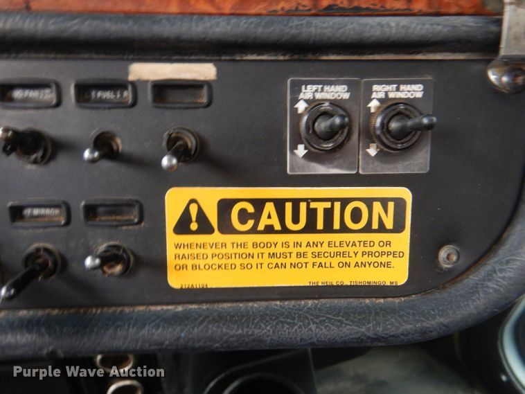 image for item DL8880 2001 Peterbilt 379  dump truck