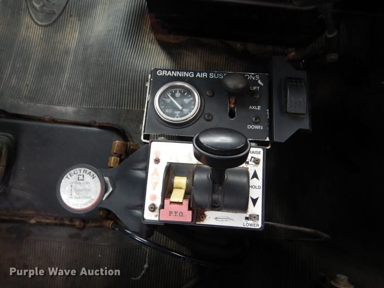 image for item DL8880 2001 Peterbilt 379  dump truck