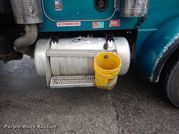 image for item DL8880 2001 Peterbilt 379  dump truck