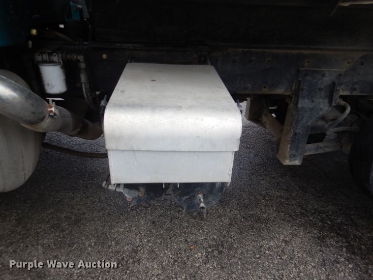 image for item DL8880 2001 Peterbilt 379  dump truck