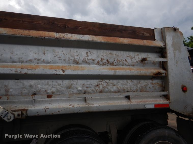 image for item DL8880 2001 Peterbilt 379  dump truck