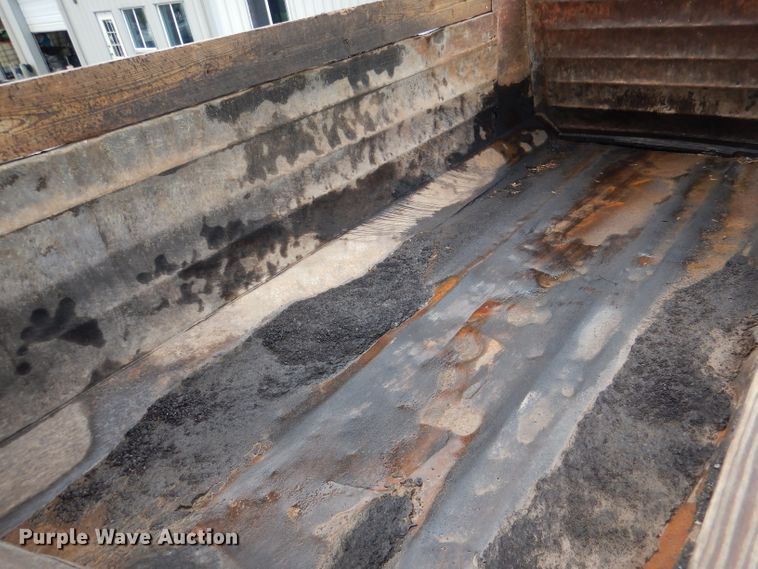 image for item DL8880 2001 Peterbilt 379  dump truck