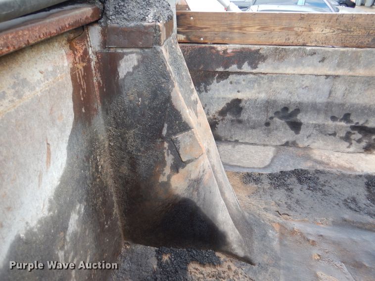 image for item DL8880 2001 Peterbilt 379  dump truck