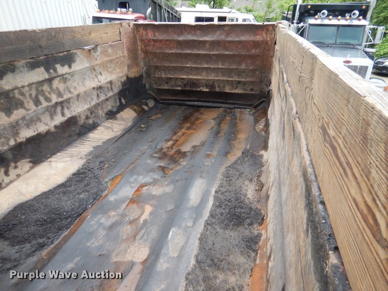 image for item DL8880 2001 Peterbilt 379  dump truck