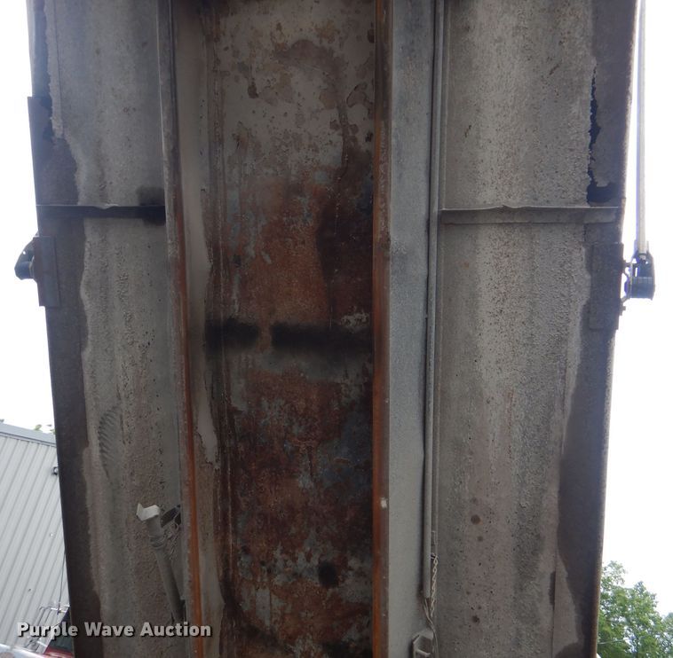 image for item DL8880 2001 Peterbilt 379  dump truck