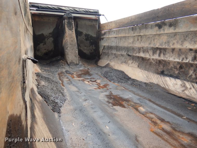 image for item DL8880 2001 Peterbilt 379  dump truck