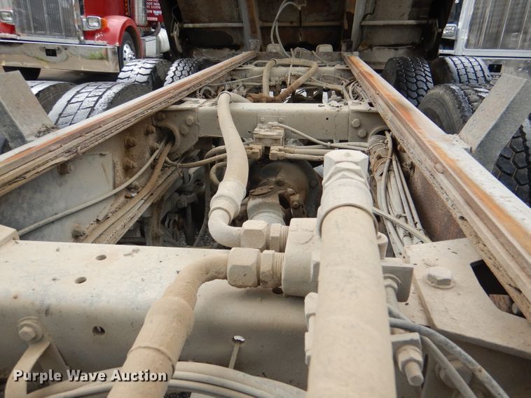 image for item DL8880 2001 Peterbilt 379  dump truck