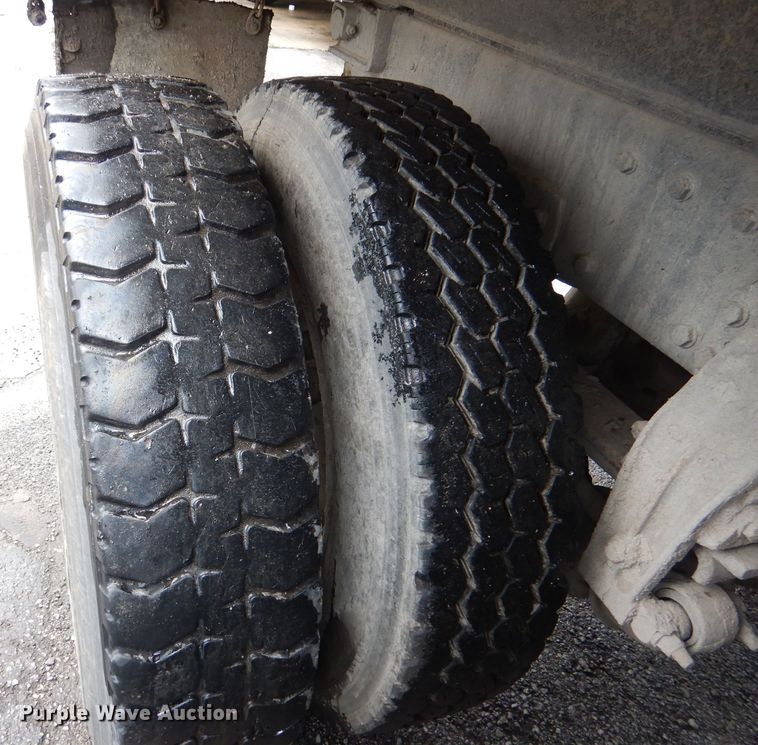 image for item DL8880 2001 Peterbilt 379  dump truck