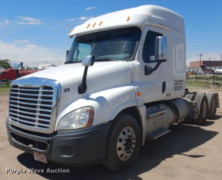 image for item DM5249 2014 Freightliner Cascadia  semi truck