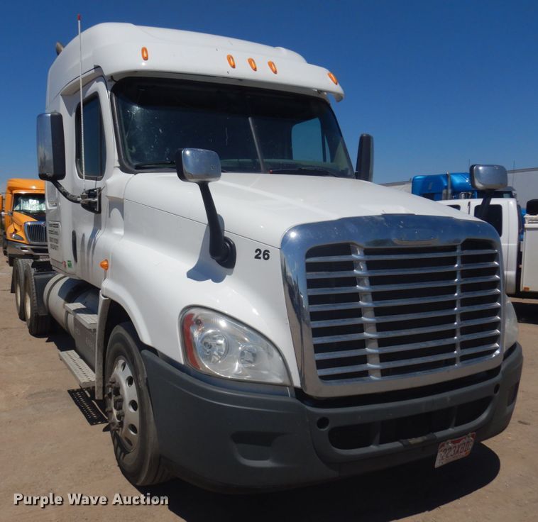 image for item DM5249 2014 Freightliner Cascadia  semi truck