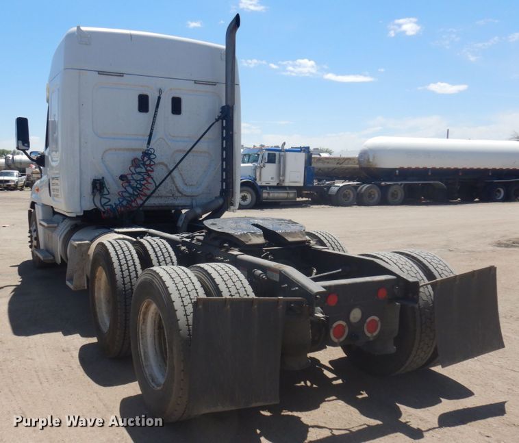 image for item DM5249 2014 Freightliner Cascadia  semi truck