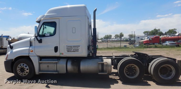 image for item DM5249 2014 Freightliner Cascadia  semi truck