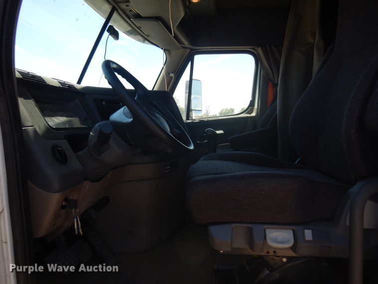 image for item DM5249 2014 Freightliner Cascadia  semi truck