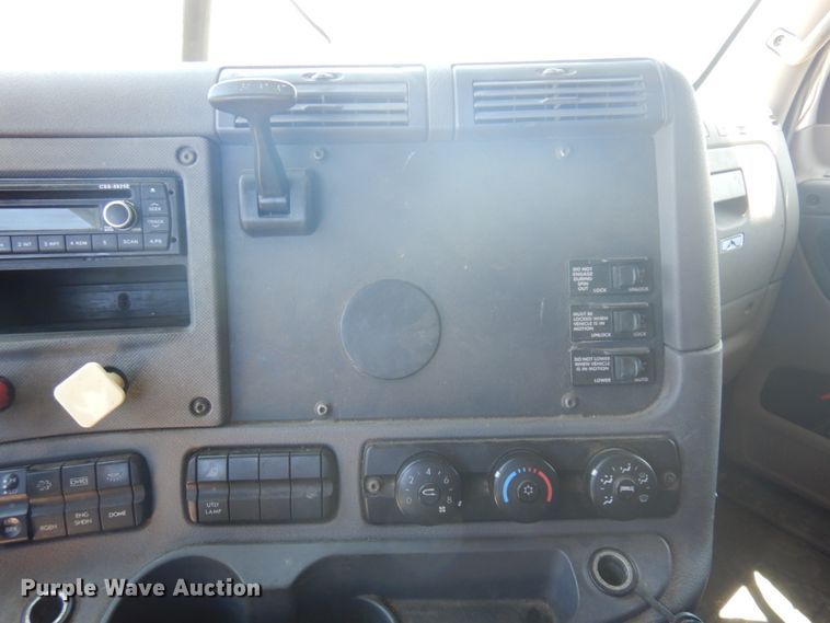 image for item DM5249 2014 Freightliner Cascadia  semi truck