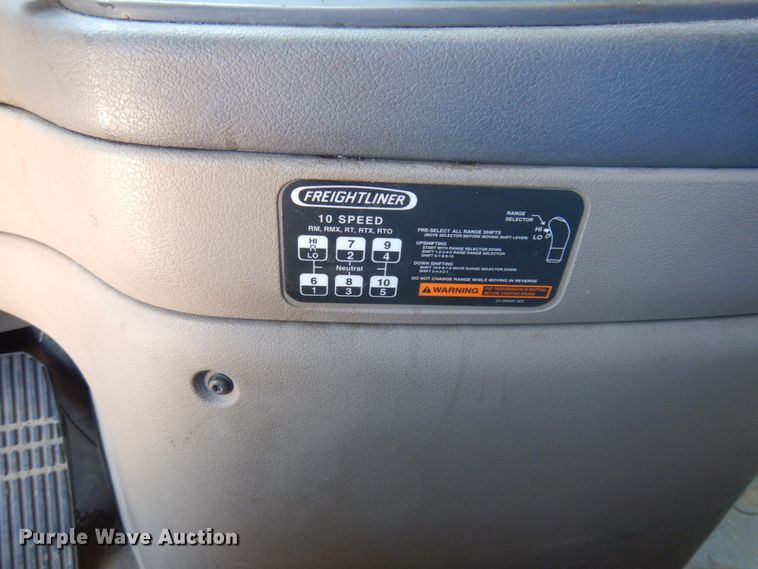 image for item DM5249 2014 Freightliner Cascadia  semi truck