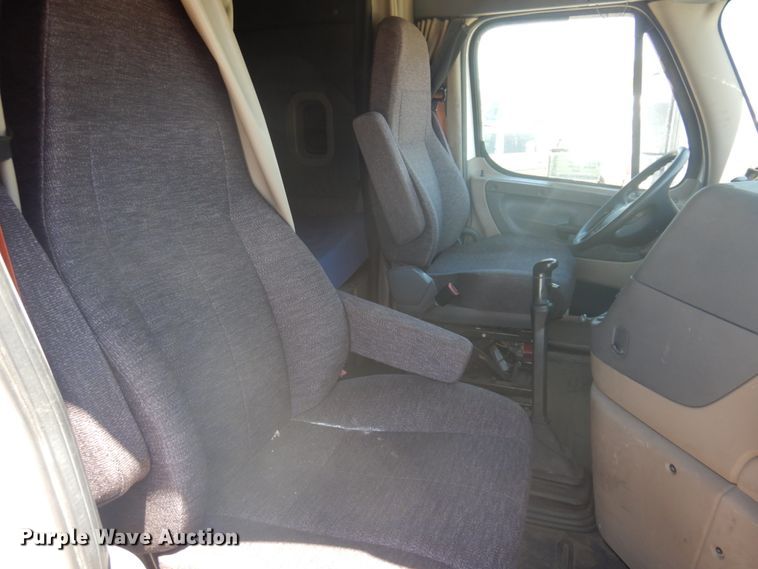 image for item DM5249 2014 Freightliner Cascadia  semi truck