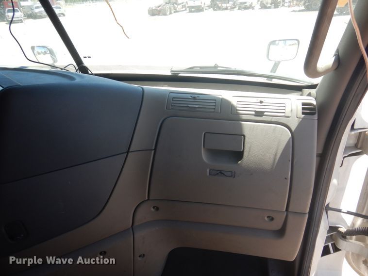 image for item DM5249 2014 Freightliner Cascadia  semi truck