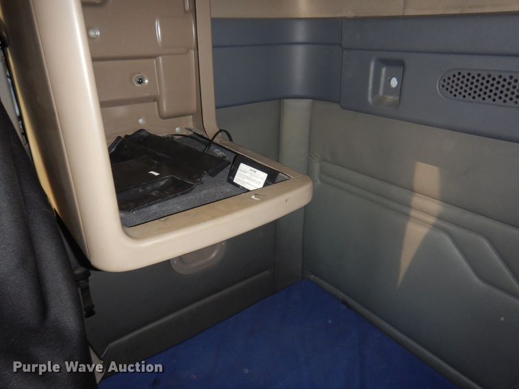 image for item DM5249 2014 Freightliner Cascadia  semi truck