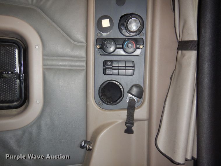 image for item DM5249 2014 Freightliner Cascadia  semi truck