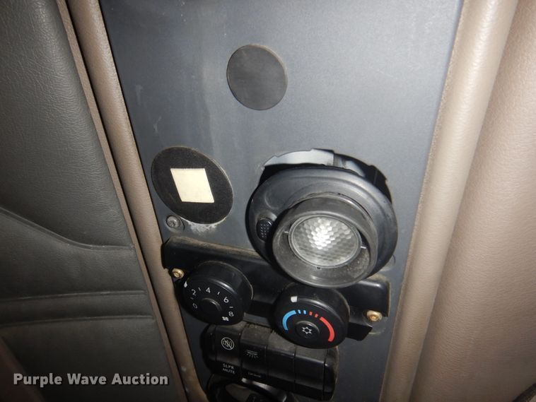 image for item DM5249 2014 Freightliner Cascadia  semi truck