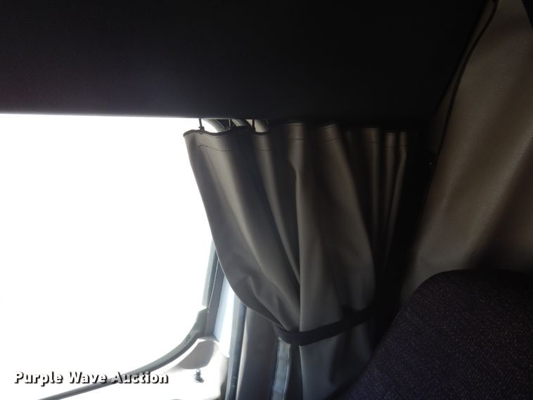 image for item DM5249 2014 Freightliner Cascadia  semi truck