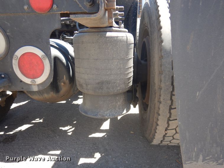 image for item DM5249 2014 Freightliner Cascadia  semi truck