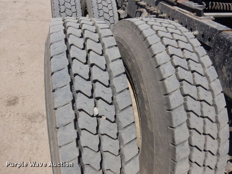 image for item DM5249 2014 Freightliner Cascadia  semi truck