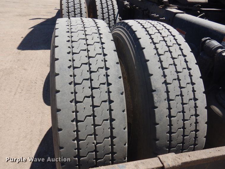 image for item DM5249 2014 Freightliner Cascadia  semi truck