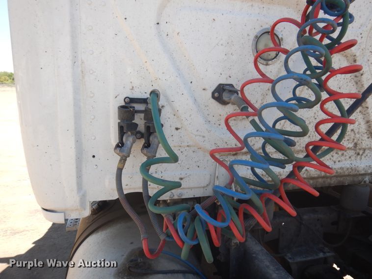 image for item DM5249 2014 Freightliner Cascadia  semi truck