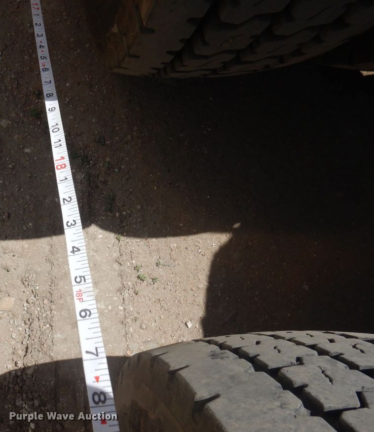 image for item DM5249 2014 Freightliner Cascadia  semi truck