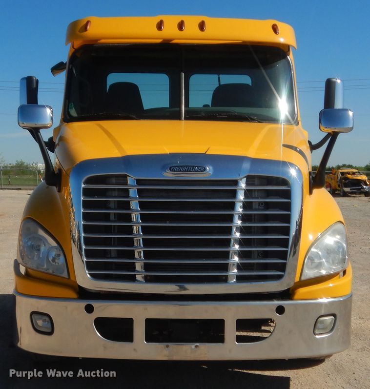 image for item ET9188 2017 Freightliner Cascadia 125  semi truck