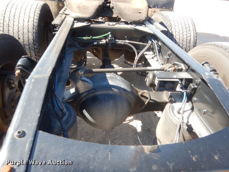 image for item ET9188 2017 Freightliner Cascadia 125  semi truck