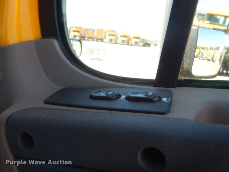 image for item ET9188 2017 Freightliner Cascadia 125  semi truck