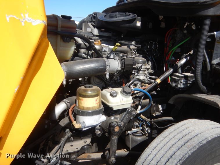 image for item ET9188 2017 Freightliner Cascadia 125  semi truck