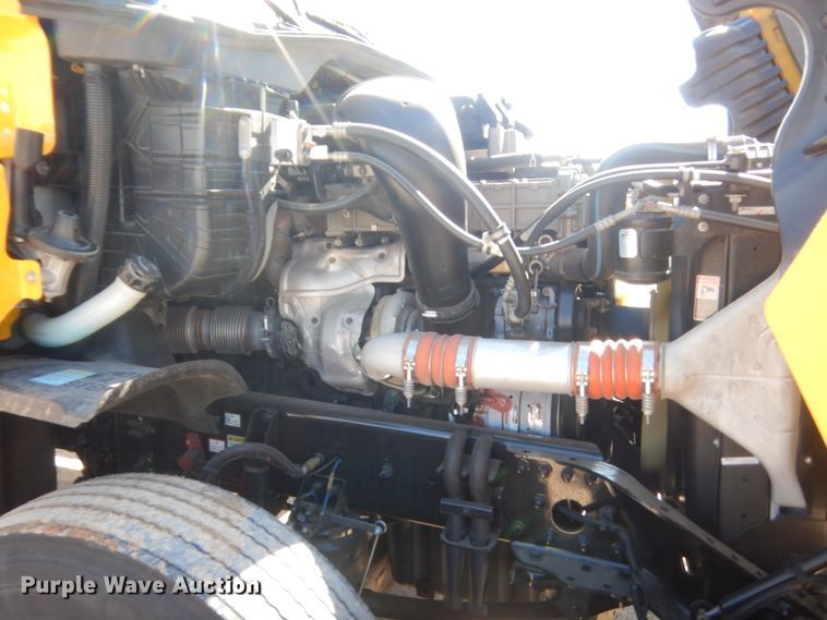 image for item ET9188 2017 Freightliner Cascadia 125  semi truck