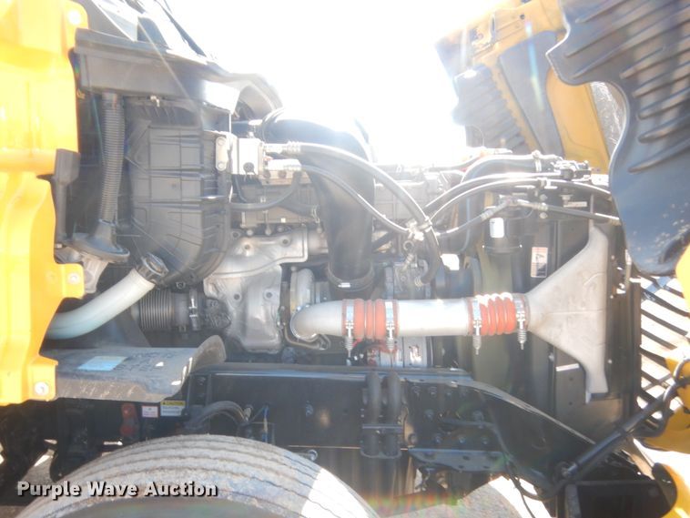 image for item ET9188 2017 Freightliner Cascadia 125  semi truck