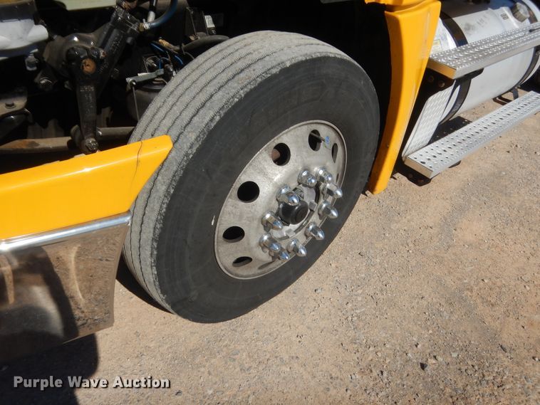 image for item ET9188 2017 Freightliner Cascadia 125  semi truck