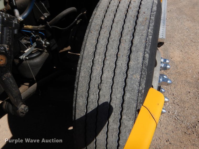 image for item ET9188 2017 Freightliner Cascadia 125  semi truck