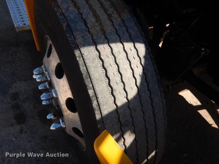 image for item ET9188 2017 Freightliner Cascadia 125  semi truck