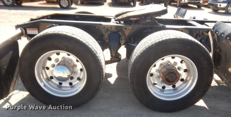 image for item ET9188 2017 Freightliner Cascadia 125  semi truck